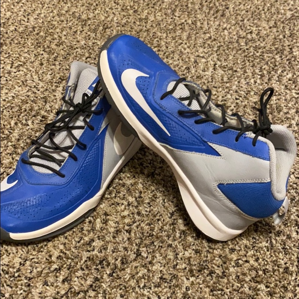Shoes - Picture 2 of 3